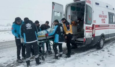 Yolu kardan kapanan yerleşim yerlerine ulaşıp, 1 haftada 57 hastayı kurtardılar