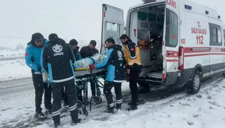 Yolu kardan kapanan yerleşim yerlerine ulaşıp, 1 haftada 57 hastayı kurtardılar