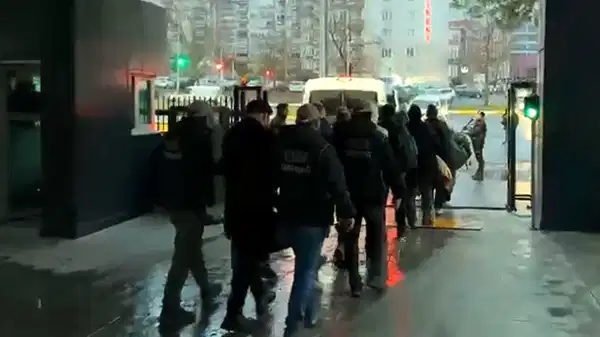 Yurtdışına kaçma hazırlığındaki 4 FETÖ şüphelisi yakalandı!