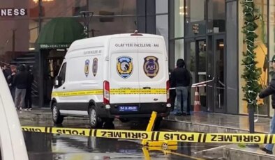 Zeytinburnu’nda korkutan anlar: Siteye bırakılan kargo paketi patladı