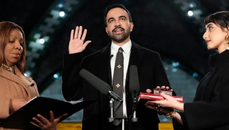 Zohran Mamdani, New York Belediye Başkanı olarak Kuran’a el basıp yemin etti