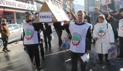 Zonguldak’ta emekliler tabutla meydana çıktı: Emeklilik sefalete sürüklendi