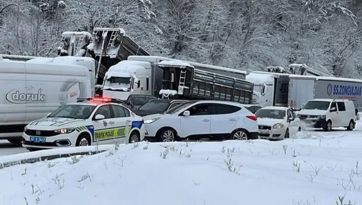 Zonguldak’ta kar esareti! 82 köy yolu kapandı: Ereğli-Zonguldak yolunda trafik durma noktasına geldi