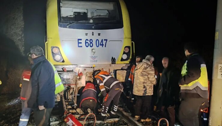 150 yolcu bulunuyordu… Balıkesir’de treninin lokomotifi raydan çıktı