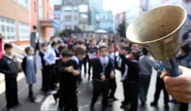 18 milyon öğrenci için ders zili çaldı: Okullarda dikkat çeken ‘bayrak’ teması