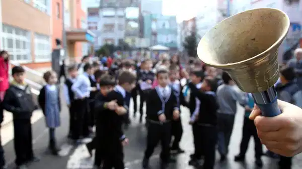 18 milyon öğrenci için ders zili çaldı: Okullarda dikkat çeken ‘bayrak’ teması