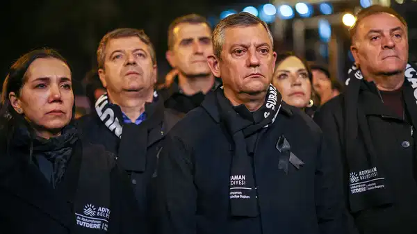 6 Şubat depremlerinin 3. yılı… Özgür Özel, Adıyaman’da sessiz yürüyüşe katıldı