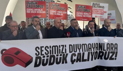 6 Şubat depremlerinin 3. yılı… Saadet Partisi’nden İzmir’de düdüklü eylem: ‘Sesimizi duyan var mı?’