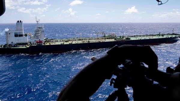 ABD ordusu Hint Okyanusu’nda petrol tankerine el koydu