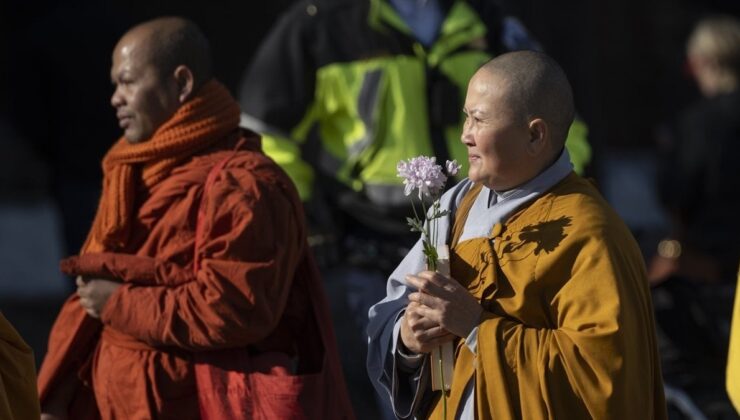 ABD’de barış için 3 bin 700 kilometre yürüdüler: Budist keşişler Washington’da
