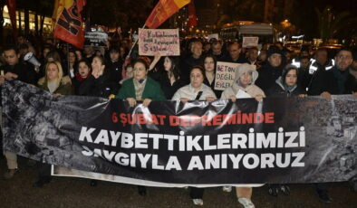 Adana’da 6 Şubat depremlerinde hayatını kaybedenler anıldı: ‘3 yıl da geçse, 30 yıl da geçse…’