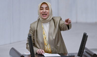 AKP’li Özlem Zengin’den muhalefete gönderme… Emeklileri gündeme getirmek reyting ve tweet malzemesiymiş!