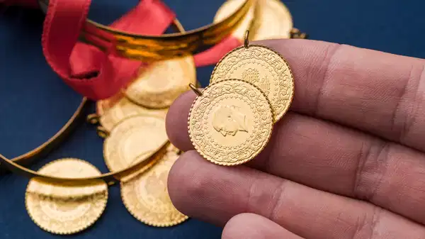 Altın ve gümüş fiyatlarında düşüş: Açıklanan kritik veri rotayı değiştirdi! Güncel altın fiyatları 12 Şubat 2026 Perşembe… Gram, çeyrek ve Cumhuriyet altını bugün ne kadar oldu?