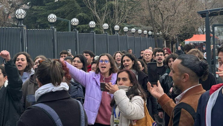 Ankara Üniversitesi Veteriner Fakültesi’nde köpeklerin toplatılmasına tepki: ‘Her pazartesi dekanlık önünde hayvanlarımız için sesimizi çıkartacağız’
