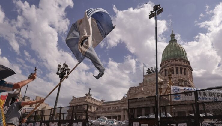 Arjantin’de çalışma reformu protestolarında gözaltılar