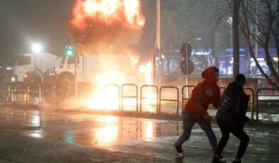Arnavutluk’ta halk, hükümet karşıtı eylem düzenledi