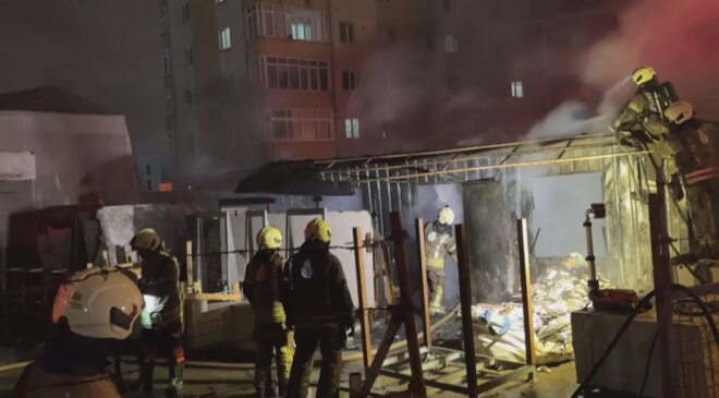 Ataşehir’de mermer atölyesindeki konteynerde yangın paniği: 2 kişi dumandan etkilendi!