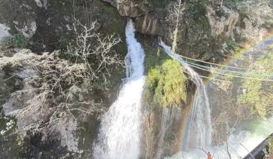 Bartın’da doğanın sürprizi: Kar yağışı sonrası ikinci şelale oluştu!