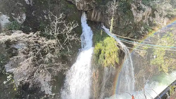 Bartın’da doğanın sürprizi: Kar yağışı sonrası ikinci şelale oluştu!