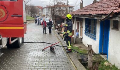 Bolu’da metruk evde yangın paniği