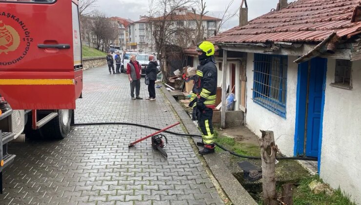 Bolu’da metruk evde yangın paniği