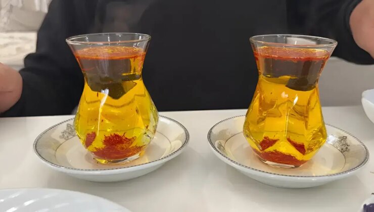 ‘Boşuna uğraşma’ demişlerdi… Dünyanın ‘en pahalısını’ evinde üretti: Şimdi kendi elleriyle topluyor