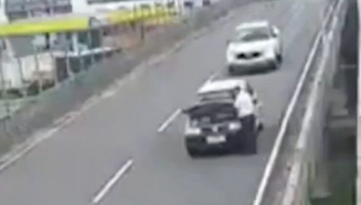 Brezilya’da aracının kaputunu açmak için duran sürücü köprüden düşerek can verdi