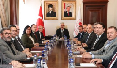 Bursa Valiliği toplantıyı AKP’lilerle yaptı, CHP’li milletvekillerinden sert tepki geldi