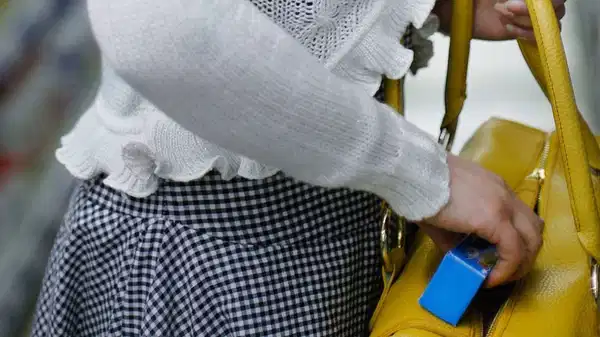 Çalmadan duramamak: Kleptomani bir suç mu, bir hastalık mı?