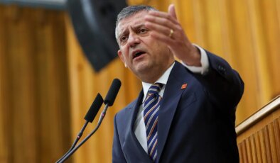 CHP’den tarihi grup toplantısı… Özgür Özel ‘Mesut Özarslan’ dosyasını açtı: Kürsüde o mesajları tek tek okudu! ‘İktidara bozuk tohum Mesut’la gidilmez; Mansur Başkan’la, Ekrem Başkan’la gidilir’