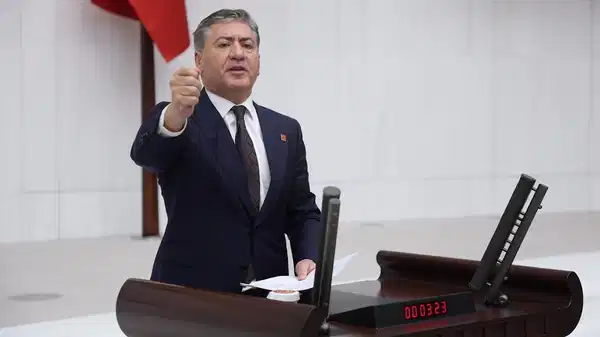 CHP’li Murat Emir, Gülibrahimoğlu’nun AKP’li belediyeyle yaptığı protokolü paylaştı: ‘İBB iddianamesinin en güçlü dayanaklarından birisi…’