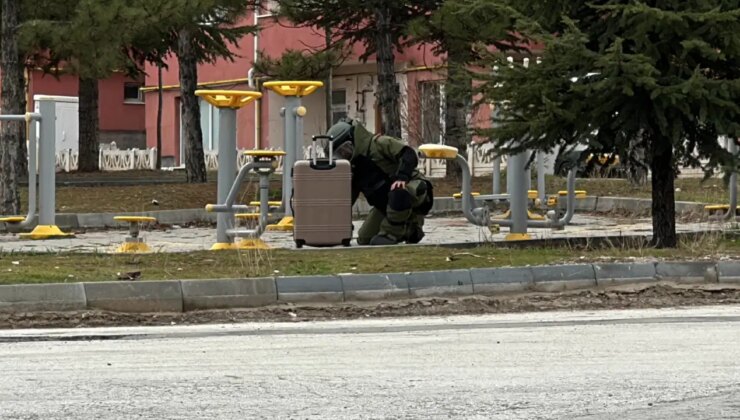 Çocuk parkında şüpheli valiz paniği!