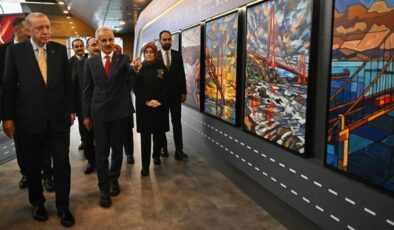 Cumhurbaşkanı Erdoğan 30 Bin Kilometre Bölünmüş Yol Sergisi’ni gezdi