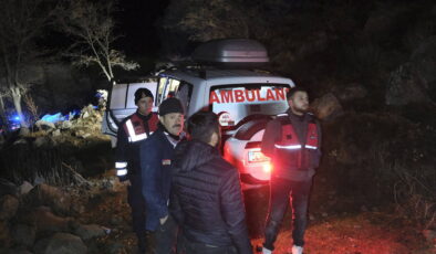 Define bulmak için girdikleri sarnıçta mahsur kalan 3 kişi, 4 saatte kurtarıldı