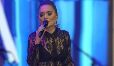 Demet Akalın geçmişe götürdü: Estetiksiz haline yorum yağdı