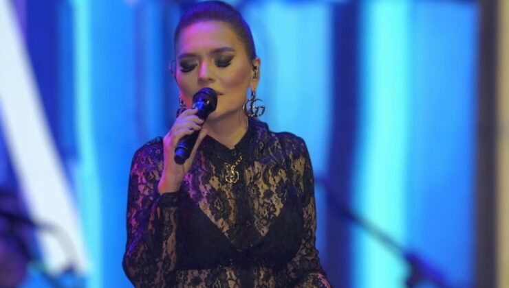 Demet Akalın geçmişe götürdü: Estetiksiz haline yorum yağdı