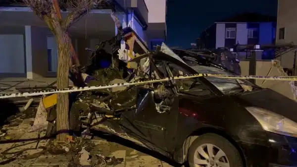 Direksiyon hakimiyetini kaybetti, önüne gelene çarptı: Yaralı var!