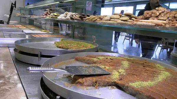 Diyarbakır’da ramazan öncesi ‘tatlı’ mesaisi: Üretim 3 vardiyaya çıktı