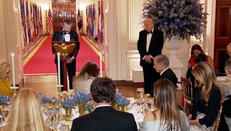 Donald Trump’tan özel istek: Savunma Bakanı’ndan savaş duası talep etti
