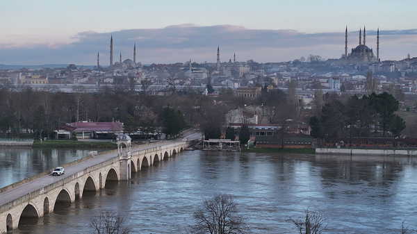 Edirne’de taşkın tehlikesi zayıflıyor: Kırmızı alarm yerini turuncu uyarıya bıraktı