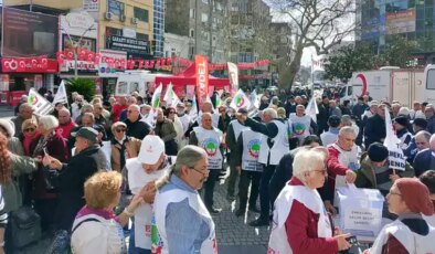 Edremit’te emeklilerden aylık protestosu: Mutfak yanıyor, emekli ağlıyor