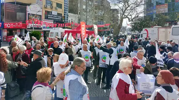 Edremit’te emeklilerden aylık protestosu: Mutfak yanıyor, emekli ağlıyor