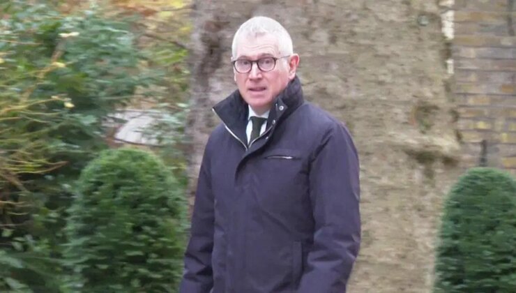 Epstein belgeleri Londra’yı sarstı: Starmer’ın iletişim direktörü de istifa etti