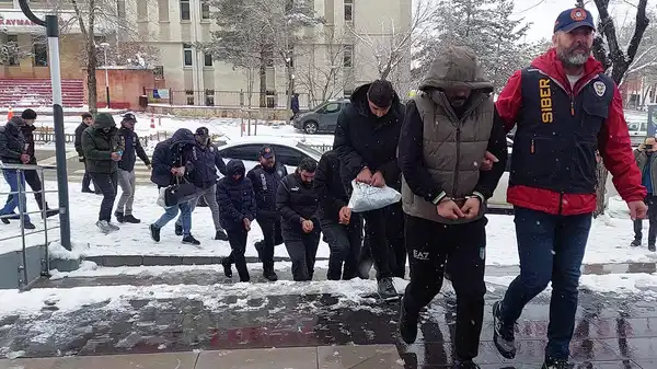 Erzurum merkezli 29 ilde siber dolandırıcılık operasyonu: 68 gözaltı