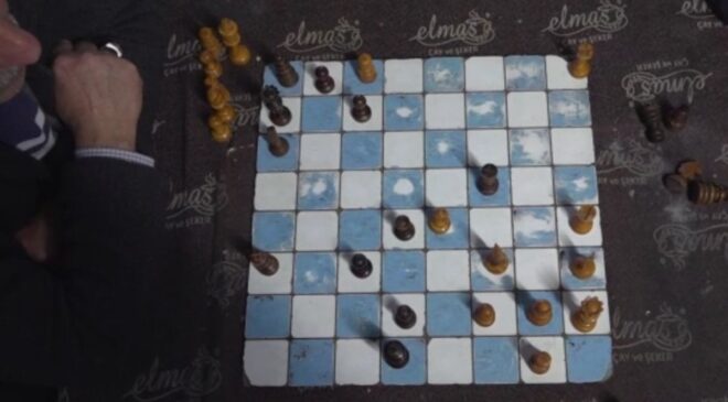 Erzurum’da satrançlı kahvehane geleneği