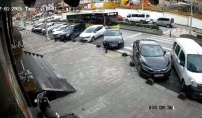 Esenler’de İETT otobüsü park halindeki araçlara çarptı