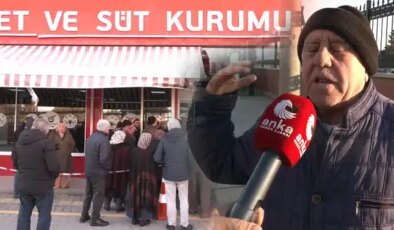 ESK önünde ucuz et kuyruğu… Emekli yurttaş böyle isyan etti: ’27 sene devlete hizmet ettim, ben hakkımı niye alamıyorum?’