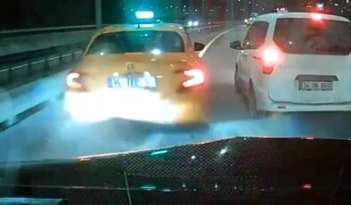 Eyüpsultan’da iki sürücünün inatlaşması zincirleme kaza ile bitti