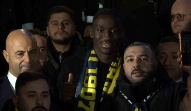 Fenerbahçe’nin yeni transferi Sidiki Cherif, İstanbul’da