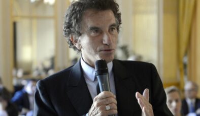 Fransa’da Epstein depremi: İstifa eden Lang’ın yerine Macron’a yakın isim getirildi